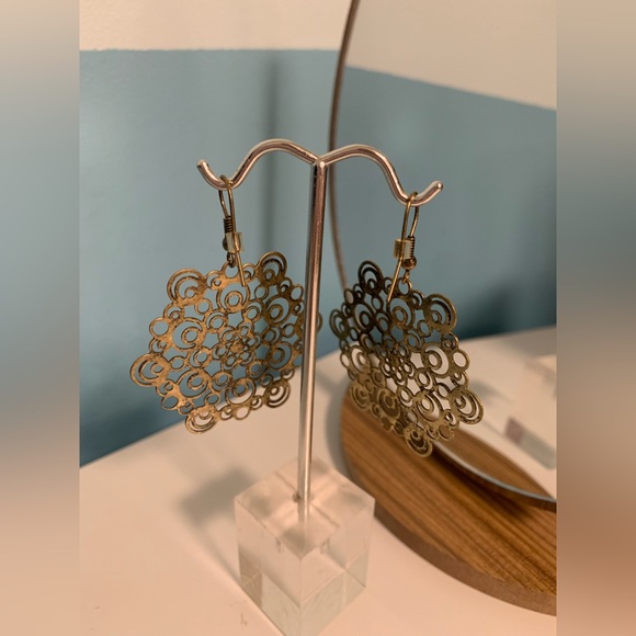 Light weight earrings - Picture 5 of 9